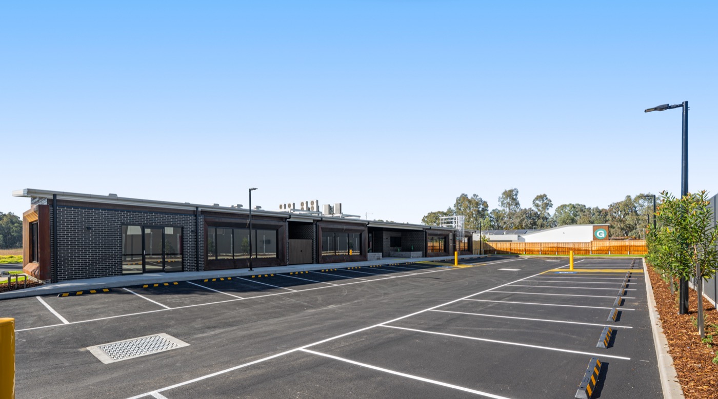 Façade with parking next to Coles Thurgoona